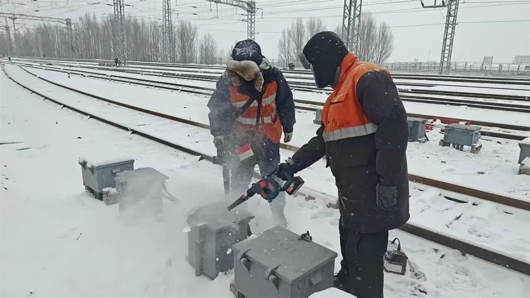 铁路人的“玩雪工具”，猜猜有多少种？