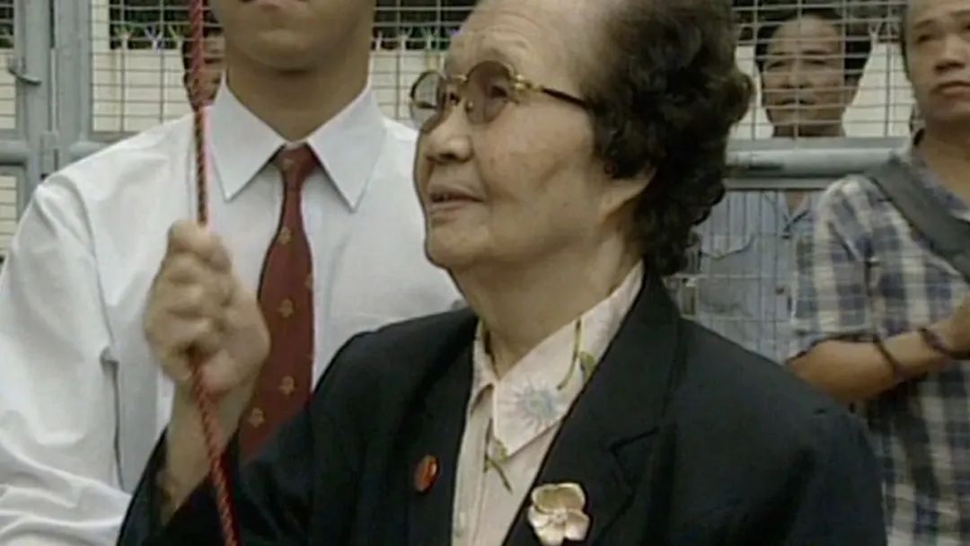 看照片手缝的!澳门第一面五星红旗在这里 看照片手缝的!澳门第一面五星红旗在这里