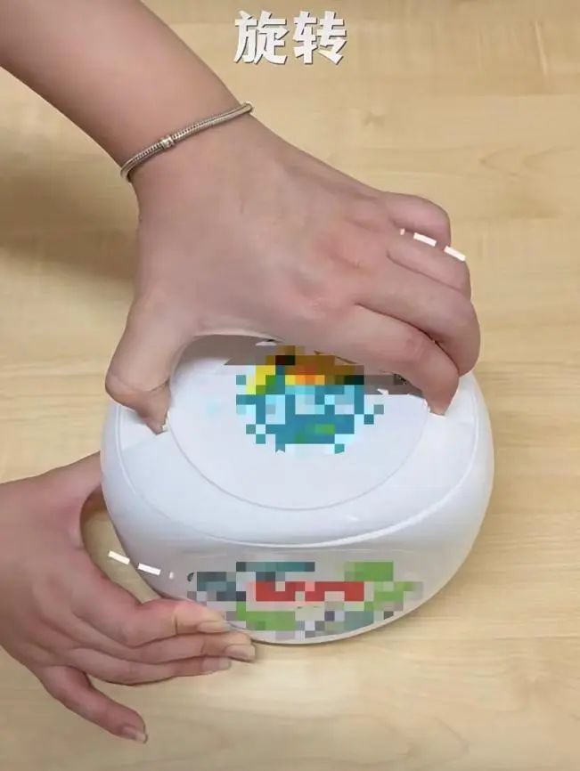 这种消毒液千万不要和洗衣液一起放，因为……