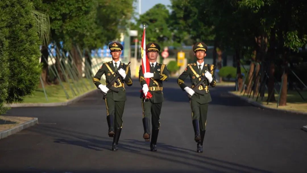 看照片手缝的!澳门第一面五星红旗在这里 看照片手缝的!澳门第一面五星红旗在这里