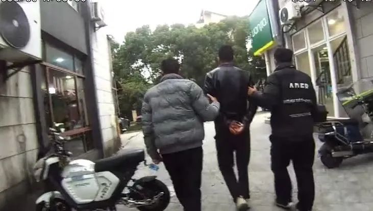 上海警方抓获18人！掐点都抢不到的消费券，被他们倒卖