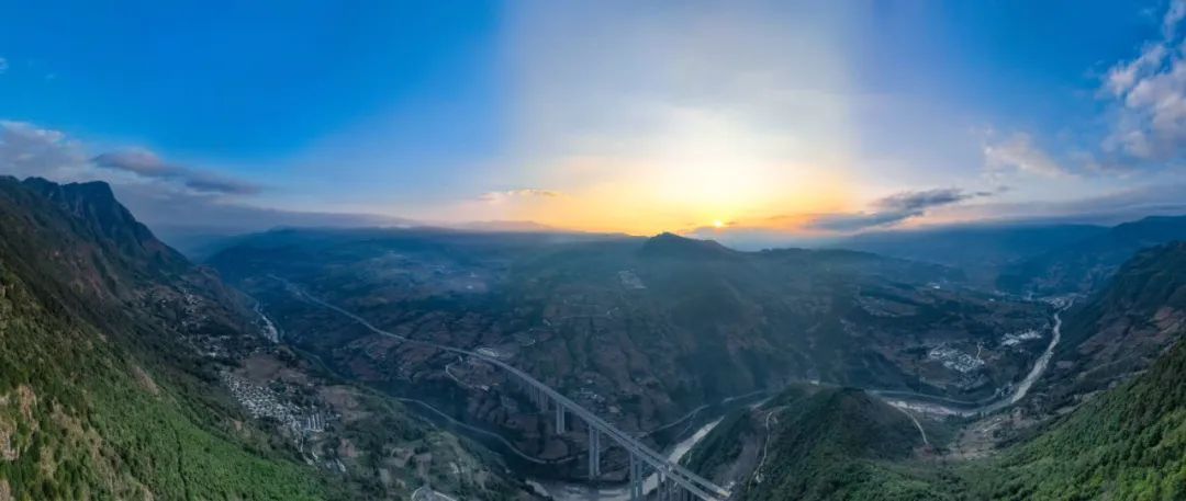 通车了！凉山彝区腹地迎来首条高速