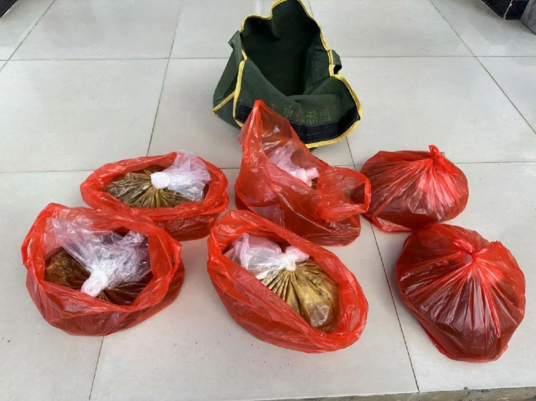 冒充电工兜售“野生蜂蜜” ，抓了！