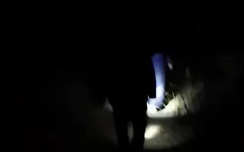 大学生深山遇狼叫，警方联合搜寻施救