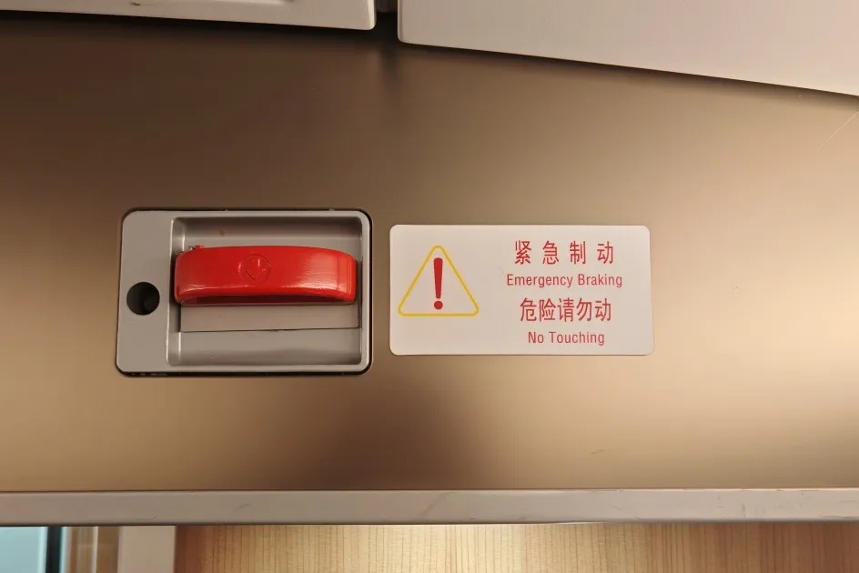 三胞胎坐高铁“买挂票”走红!带娃坐火车需要注意些什么? 三胞胎坐高铁“买挂票”走红!带娃坐火车需要注意些什么?