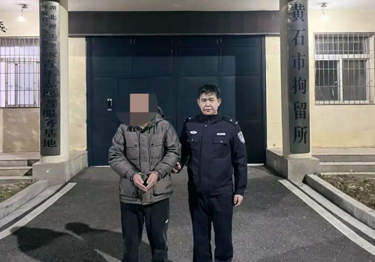 天降横财？男子当街盗窃转眼就被抓