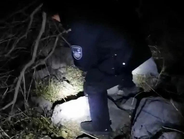 大学生深山遇狼叫，警方联合搜寻施救