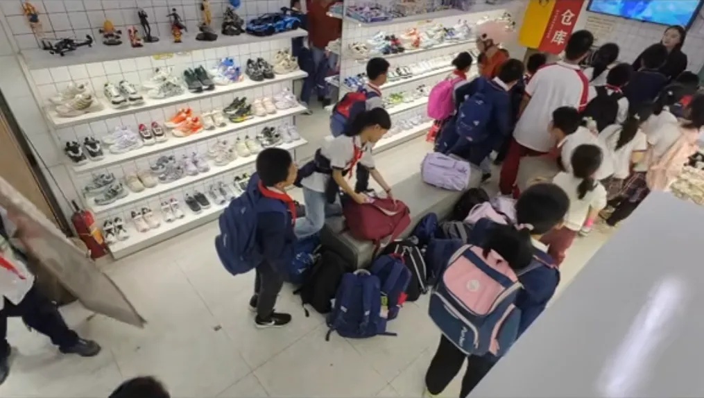 “感觉天都塌了”！这家店宣布倒闭！老板娘听劝…