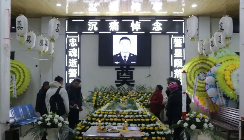 痛心!贵州一民警突发疾病去世,年仅40岁 痛心!贵州一民警突发疾病去世,年仅40岁