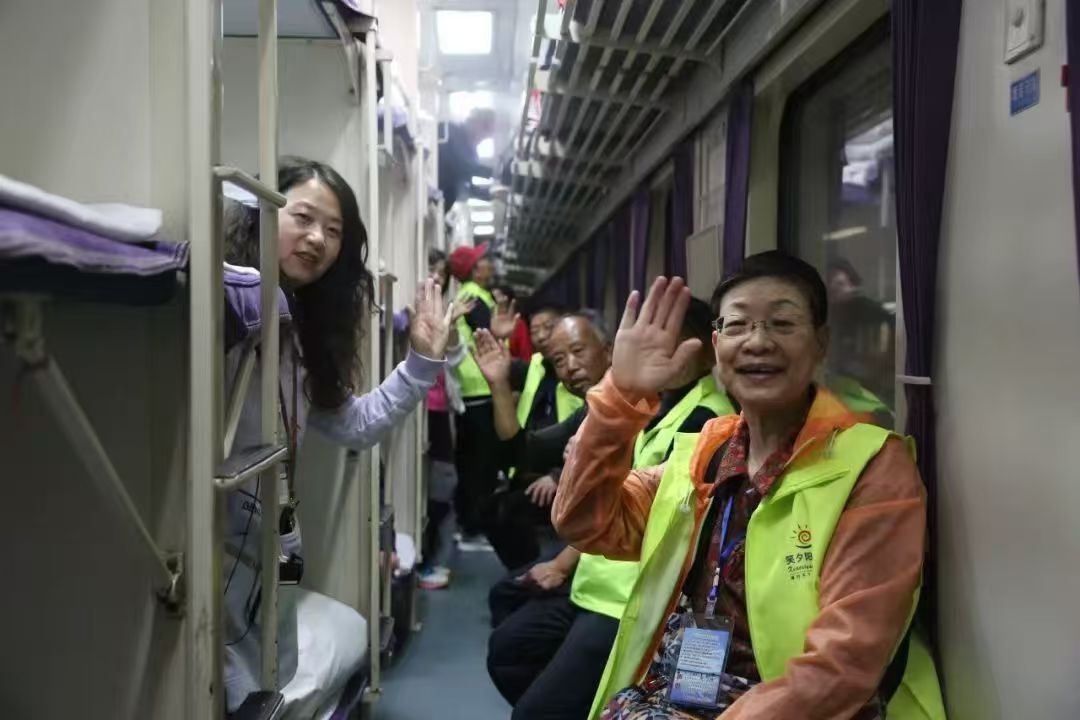 国铁兰州局今年已开行26趟“银发族”旅游专列