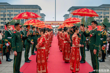 武警军营集体婚礼甜度爆表