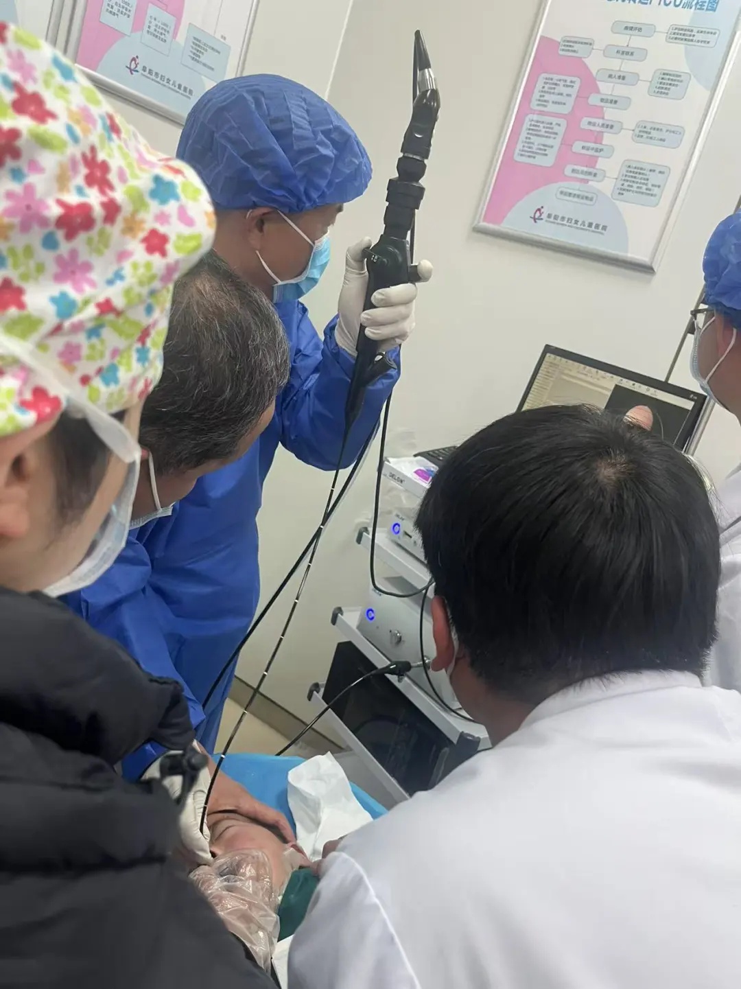 惊险一幕!2岁幼儿被卡 惊险一幕!2岁幼儿被卡