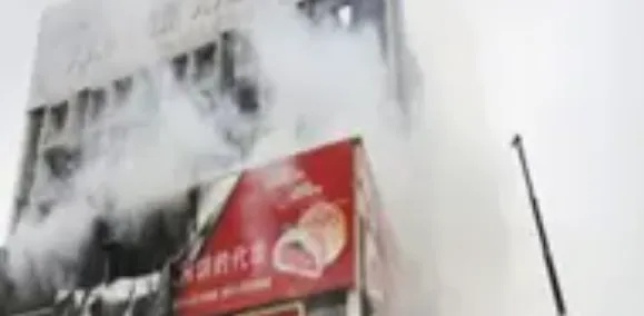 台湾一超市仓库火灾已致9死7伤，有人跳楼逃生......