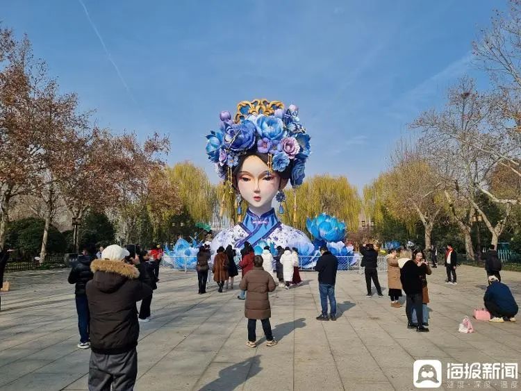 同款大明湖花灯“夏雨荷”簪花仿妆受追捧 湖畔兴起汉服热