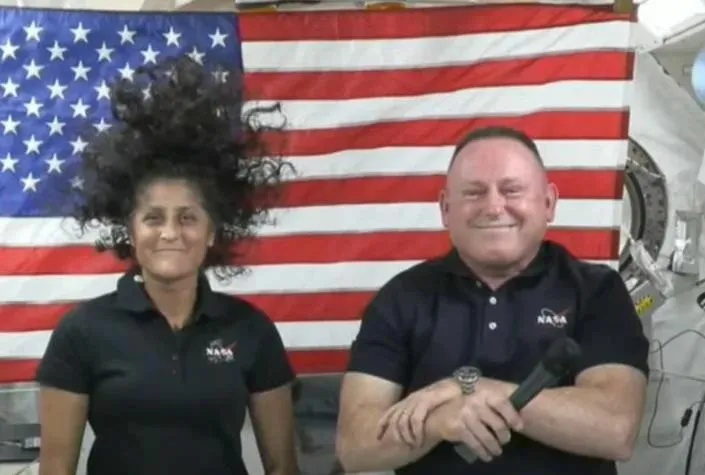 美国宇航员滞留太空，又延期了！