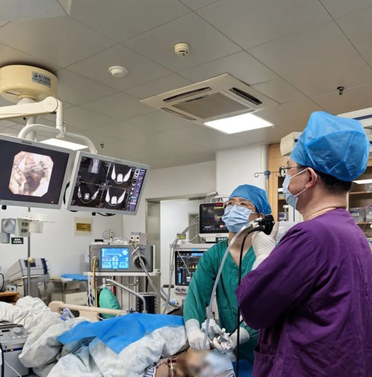 女子气管狭窄仅剩7毫米！医生紧急抢救