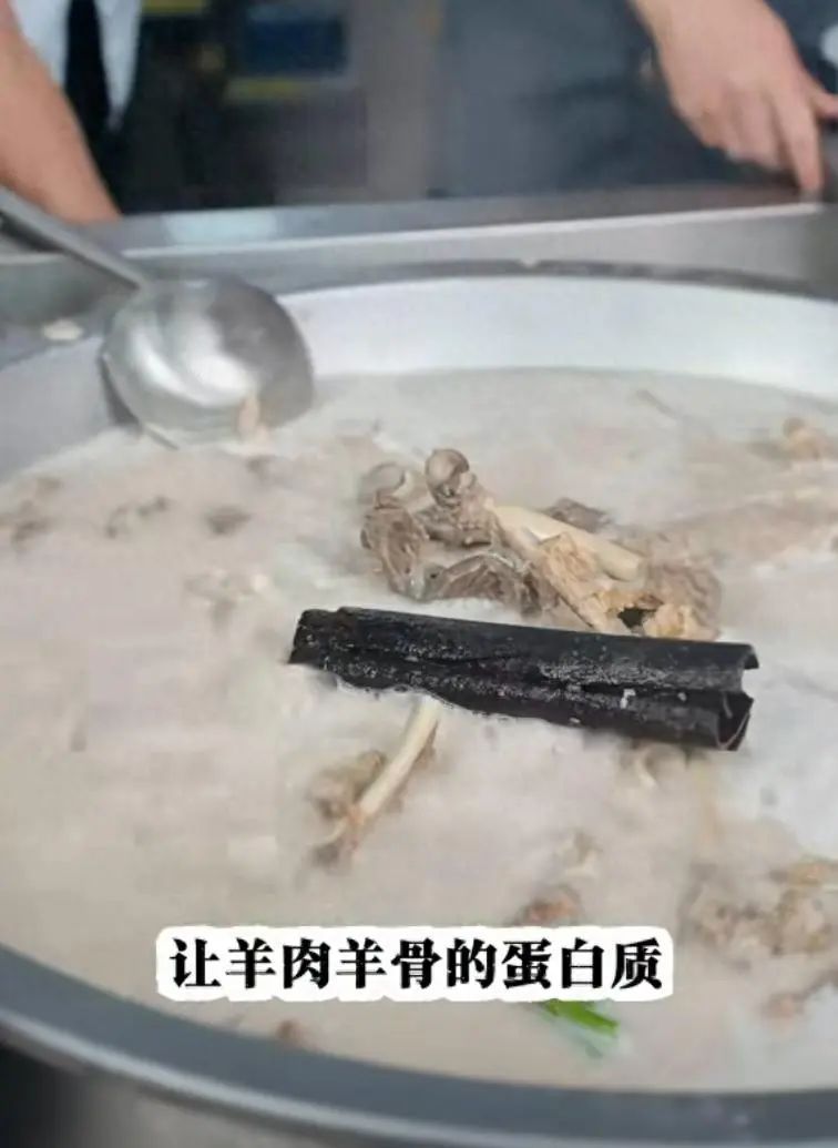 “打假博主羊汤风波”后，当地回应：他对羊汤有宣传作用