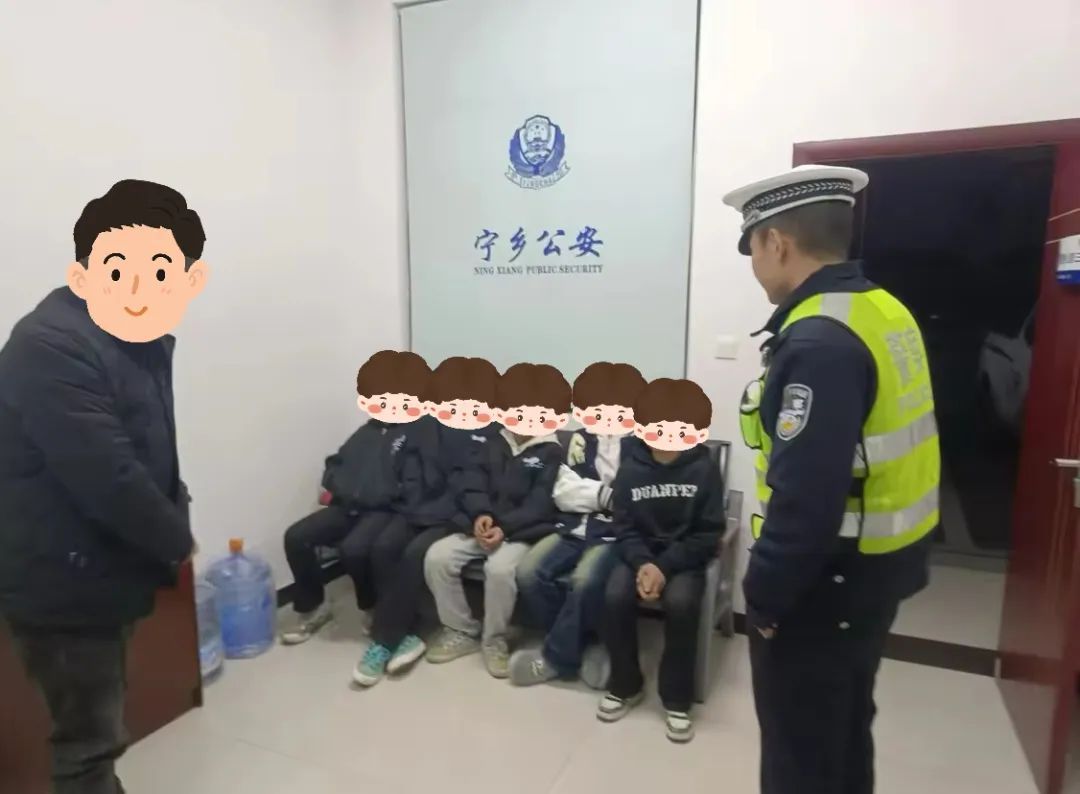 15岁少年带5名同学“兜风”，长沙交警紧急拦下！