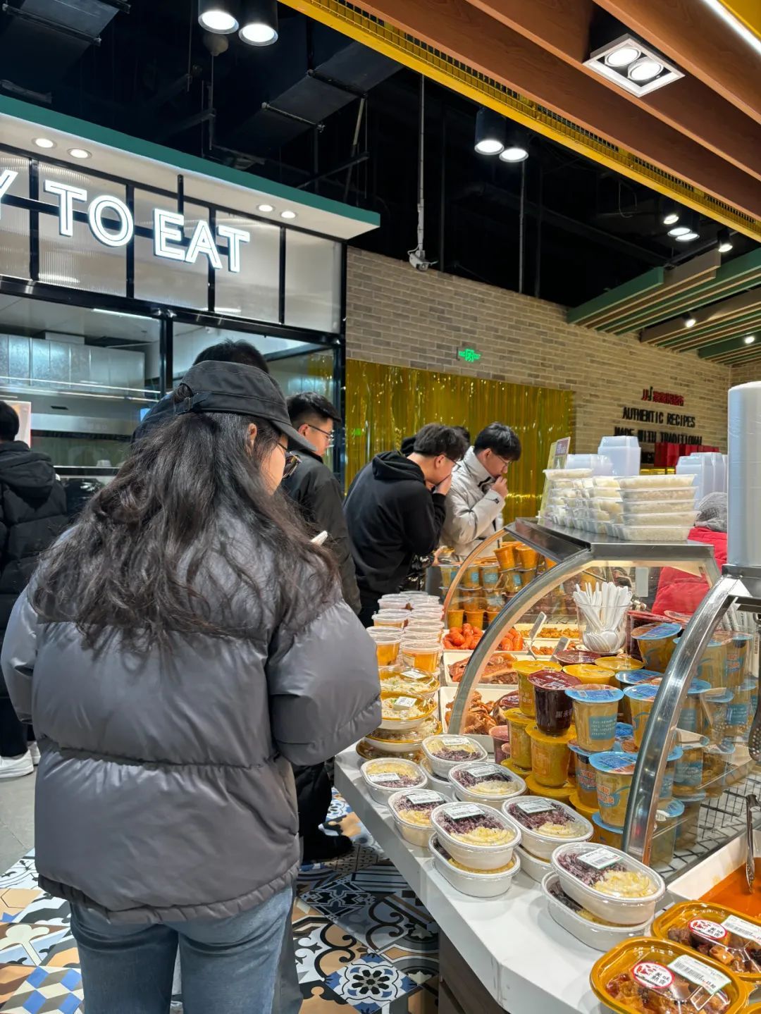 一顿只要十几元!呼市多家超市“变身”,很多年轻人爱去 一顿只要十几元!呼市多家超市“变身”,很多年轻人爱去