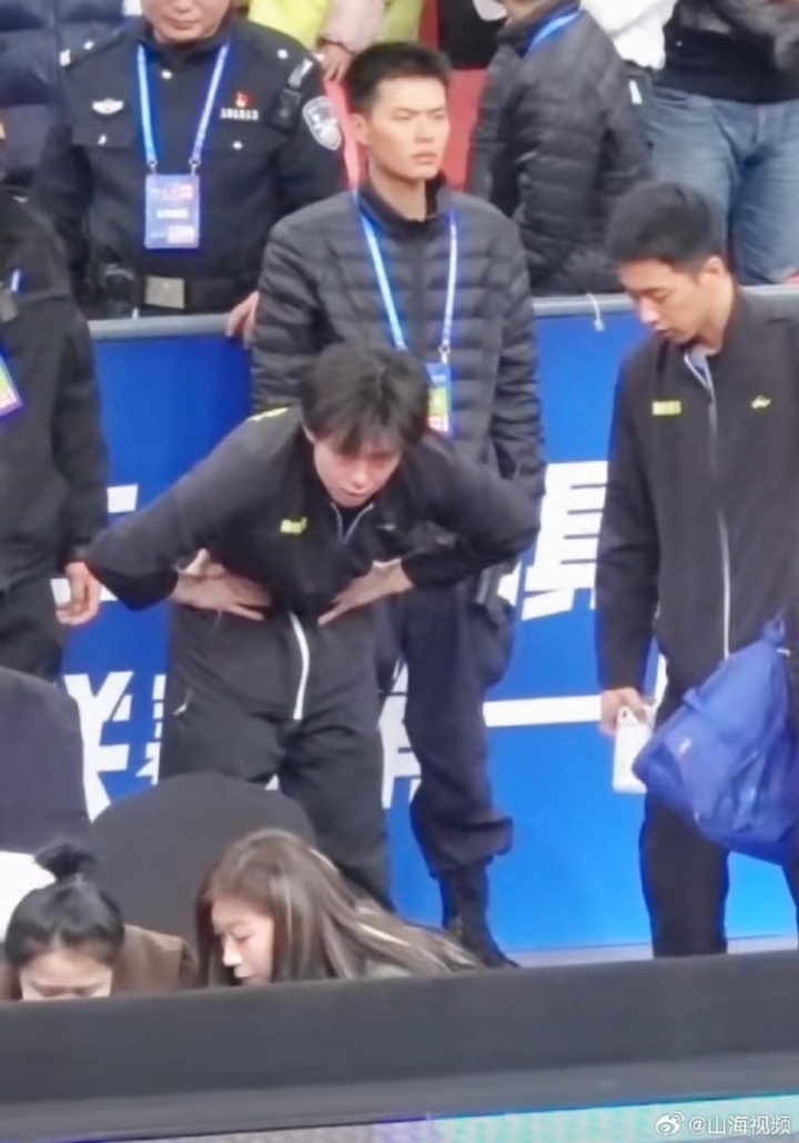 网传王楚钦在长沙看病被曝光隐私,医生大肆炫耀检查其身体,医院回应 网传王楚钦在长沙看病被曝光隐私,医生大肆炫耀检查其身体,医院回应