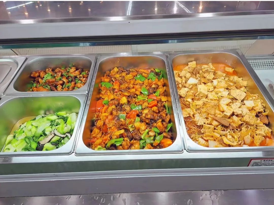 一顿只要十几元!呼市多家超市“变身”,很多年轻人爱去 一顿只要十几元!呼市多家超市“变身”,很多年轻人爱去