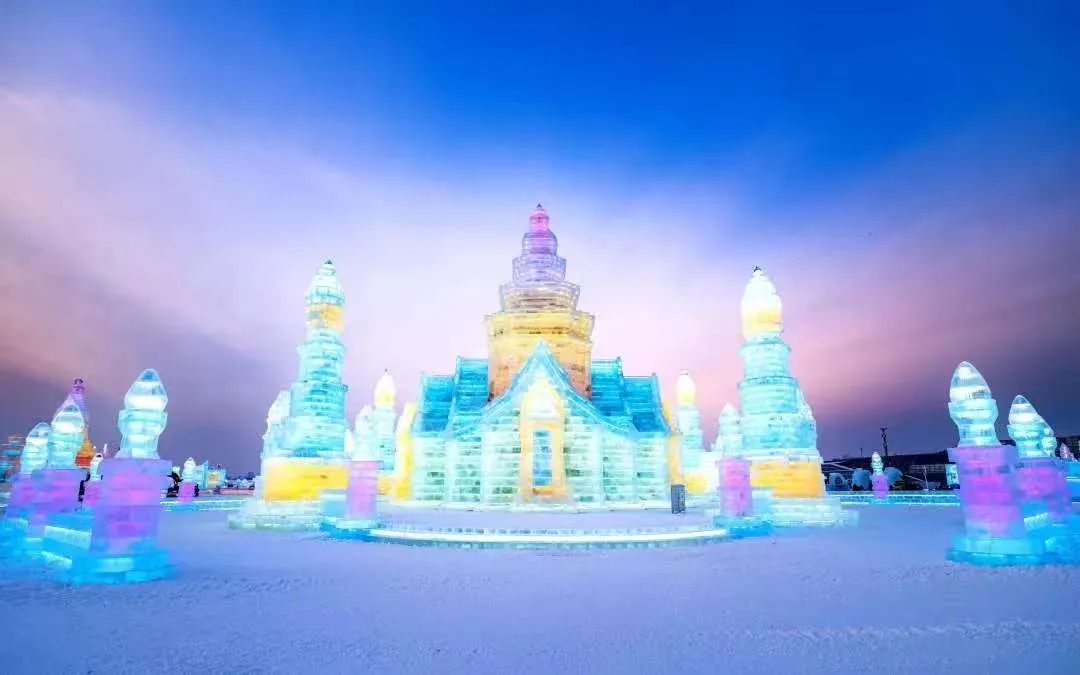 冰雪大世界冰雪盛宴蓄势待发，这份交通攻略转发收藏——