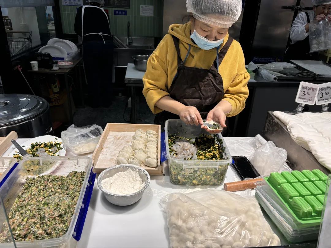 一顿只要十几元!呼市多家超市“变身”,很多年轻人爱去 一顿只要十几元!呼市多家超市“变身”,很多年轻人爱去