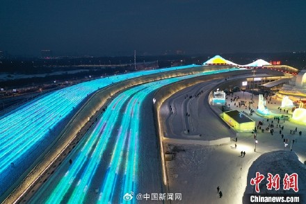 人气爆棚!哈尔滨冰雪大世界夜景有多炫酷 人气爆棚!哈尔滨冰雪大世界夜景有多炫酷