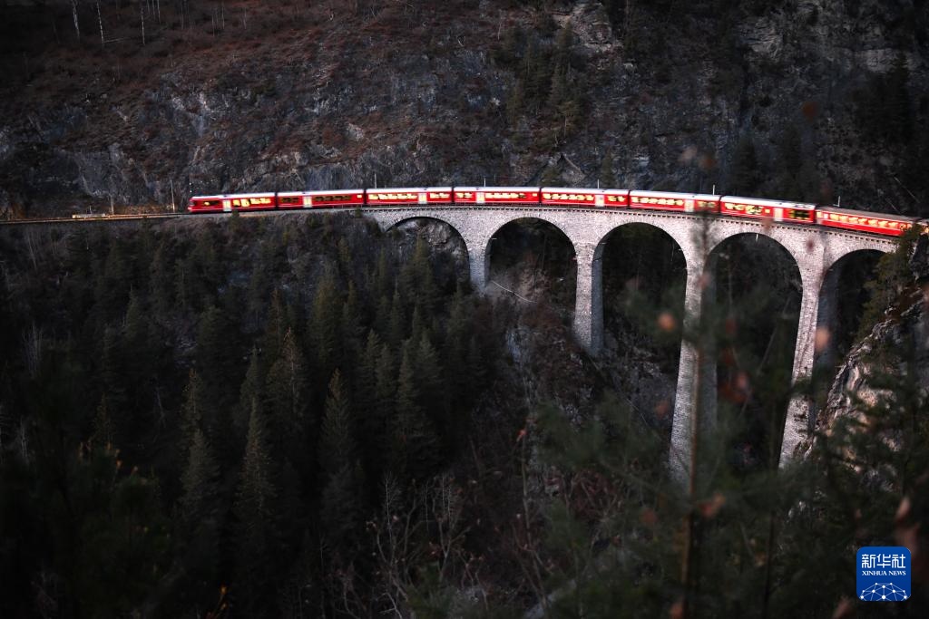 现代与传统的交响——穿越阿尔卑斯的百年铁路 现代与传统的交响——穿越阿尔卑斯的百年铁路