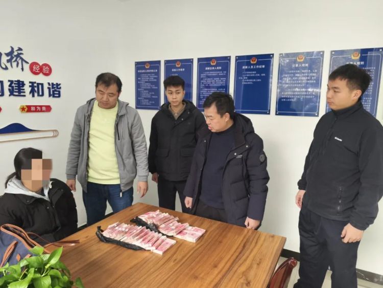 28万元！桂林警方拦下整整一箱现金