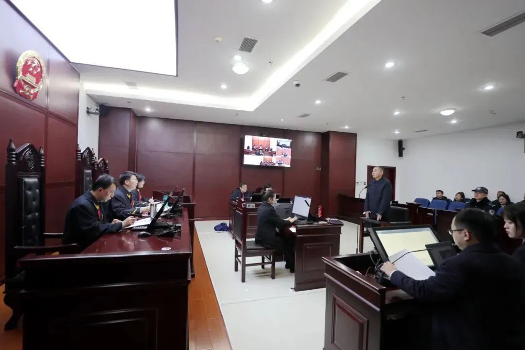 被控受贿821万元，博士厅官向昀受审