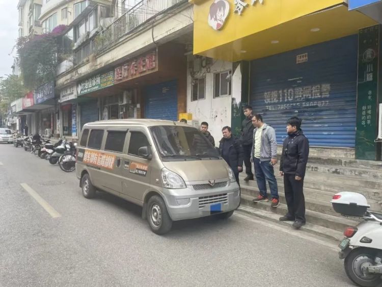 28万元！桂林警方拦下整整一箱现金