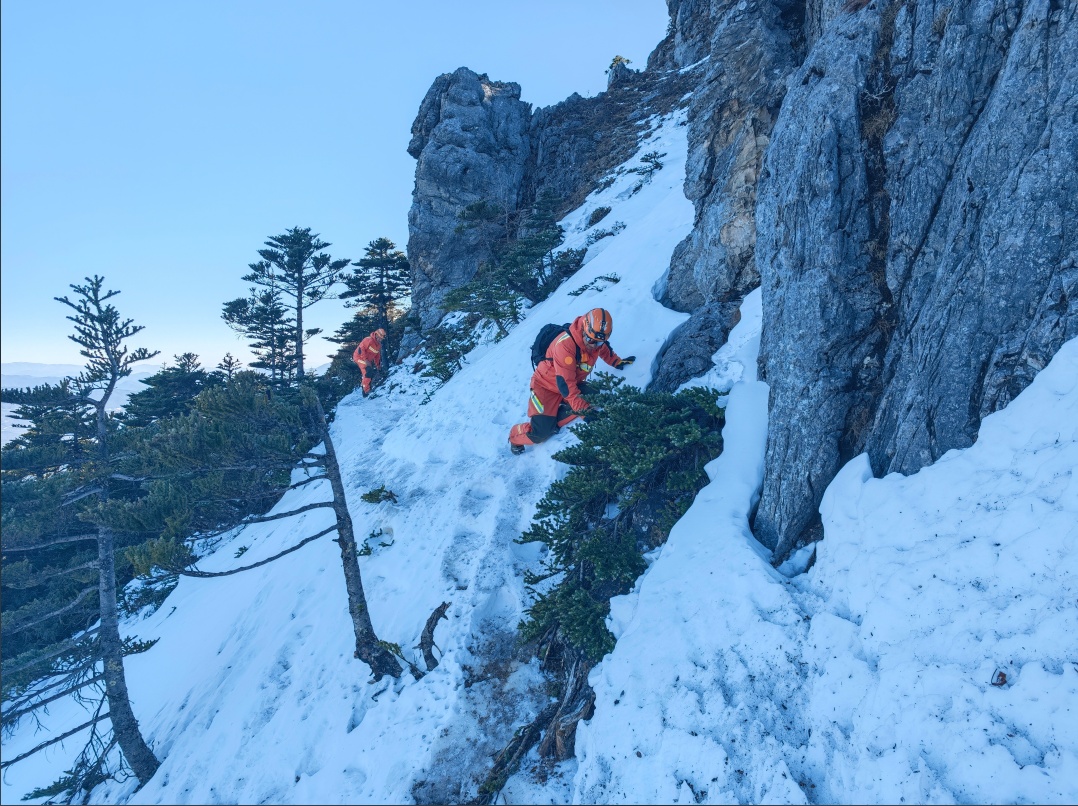 4500米雪山,31岁贵州男子突然“发病”!报警1天后…… 4500米雪山,31岁贵州男子突然“发病”!报警1天后……
