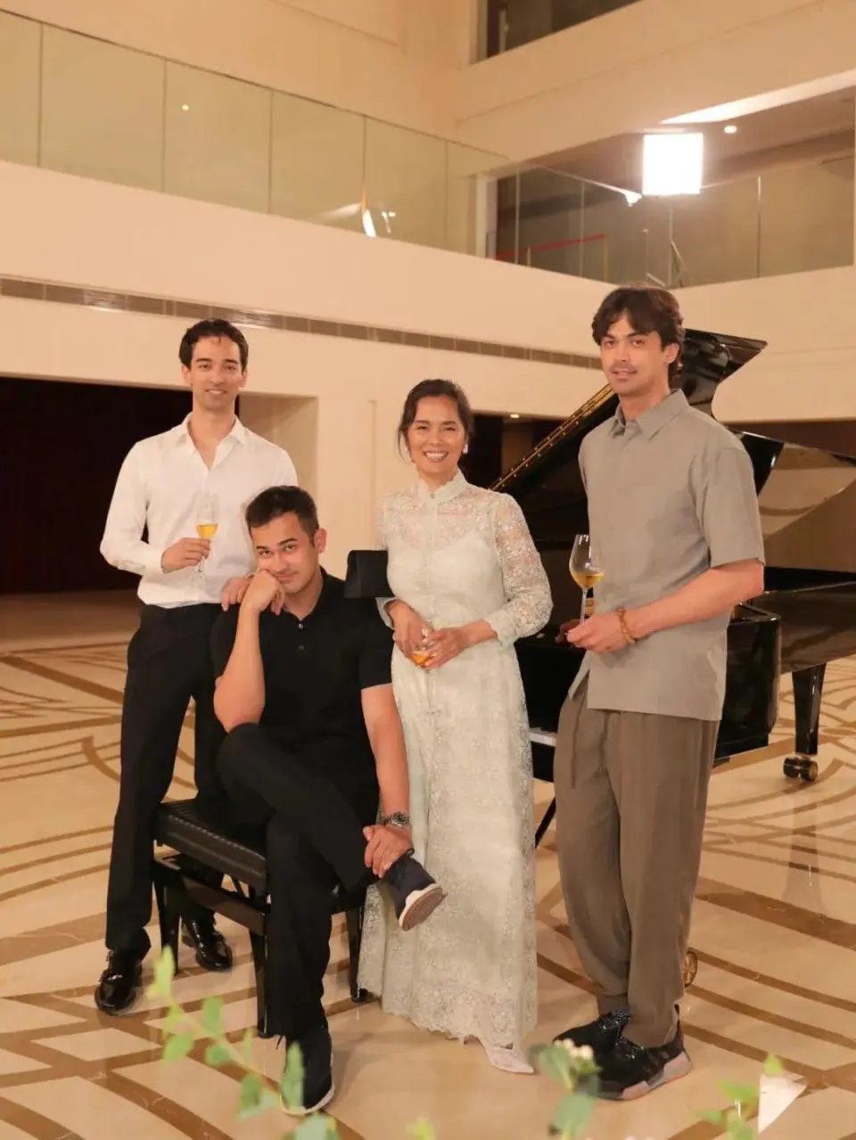 传奇歌后回应“消失近10年”,她的歌曾感动许多人 传奇歌后回应“消失近10年”,她的歌曾感动许多人