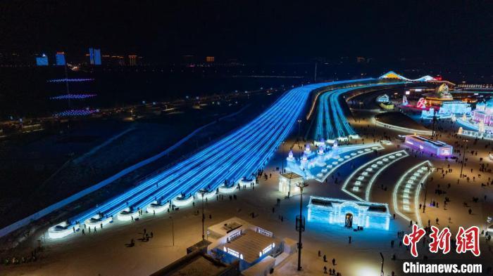 哈尔滨冰雪大世界开园 呈现各国景观数量为历届之最 哈尔滨冰雪大世界开园 呈现各国景观数量为历届之最