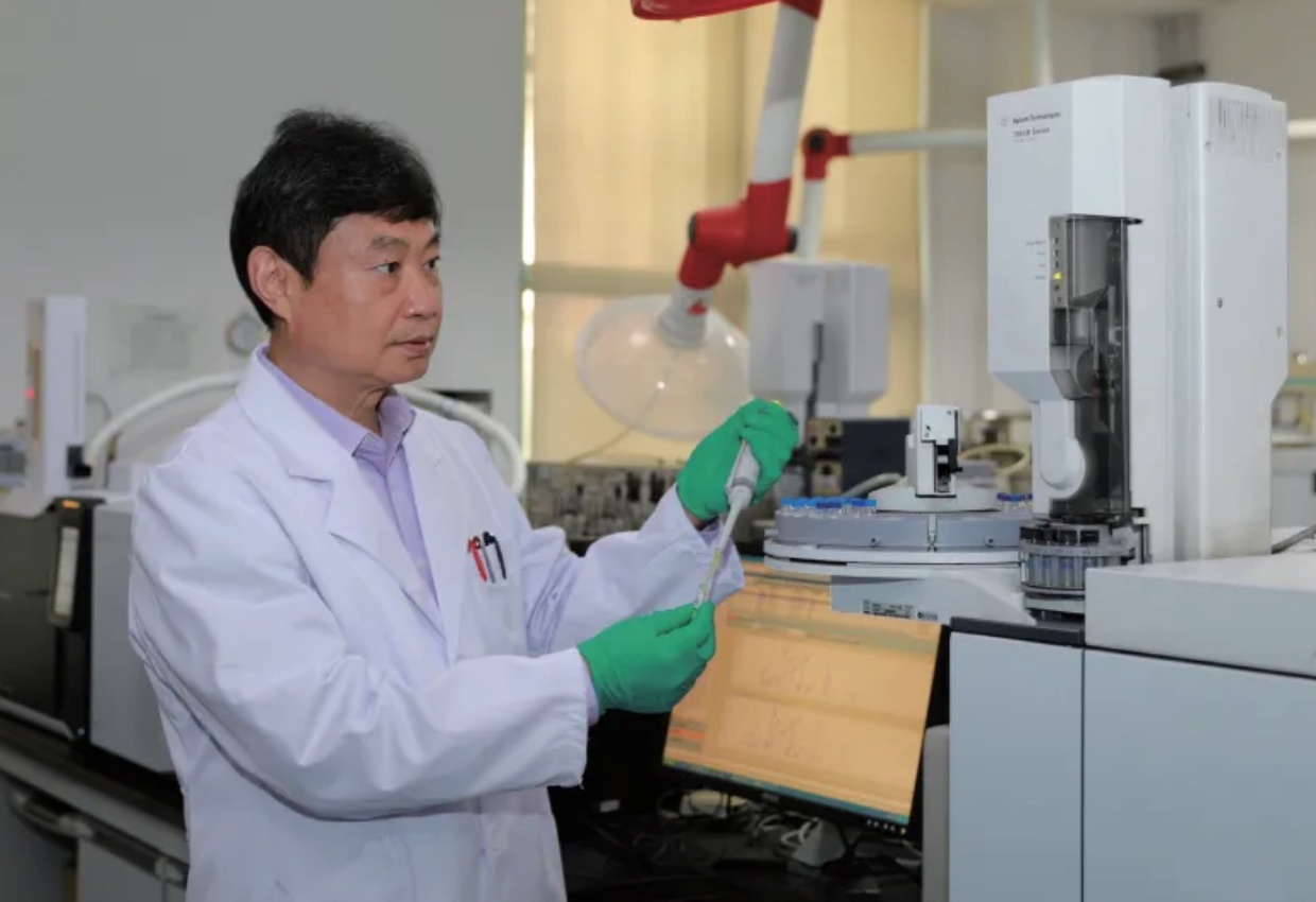 为了让你吃上无霉菌的花生 院士费尽心思→ 为了让你吃上无霉菌的花生 院士费尽心思→