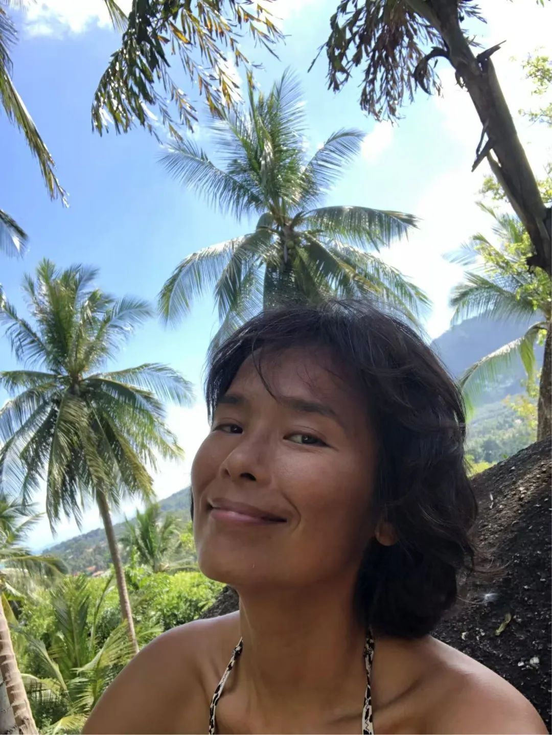 传奇歌后深山隐居近10年回归，曾遇严重车祸脊柱折断！代表作感动无数人