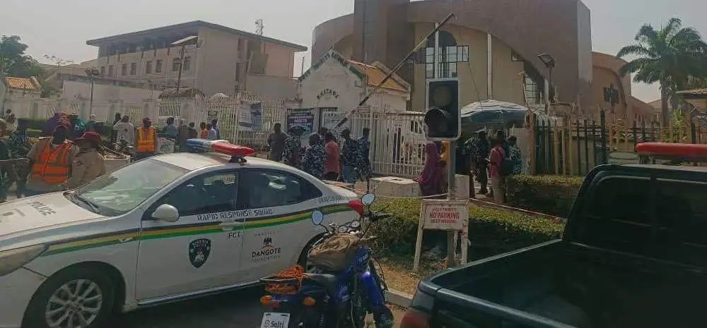 尼日利亚接连发生踩踏事件，伤亡惨重！直击现场→