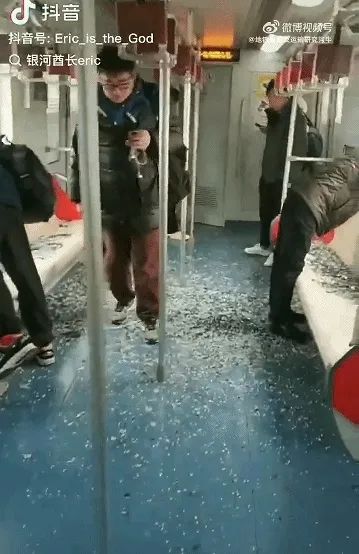 突发！“车厢内一地玻璃渣”，上海地铁连发情况说明