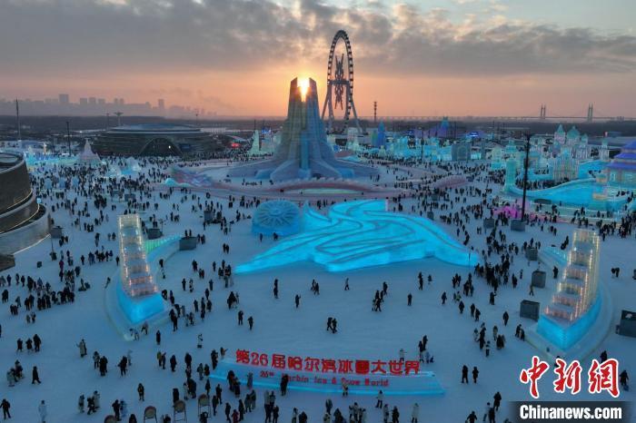哈尔滨冰雪大世界开园 呈现各国景观数量为历届之最 哈尔滨冰雪大世界开园 呈现各国景观数量为历届之最