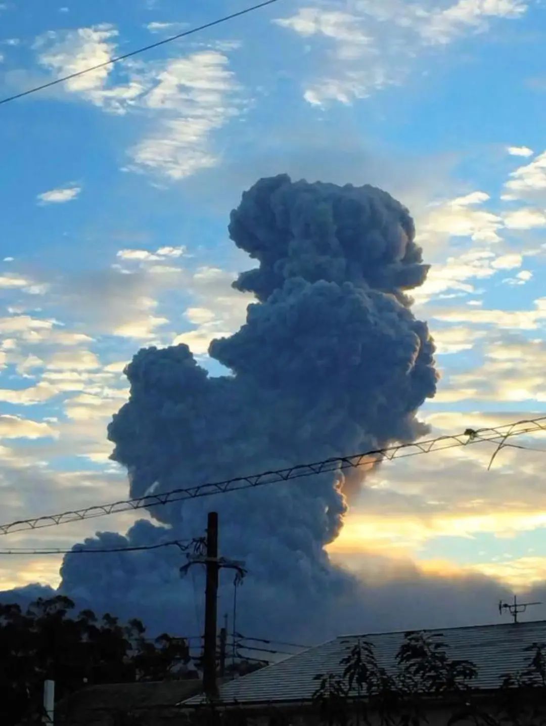 突发！日本一火山爆炸性喷发