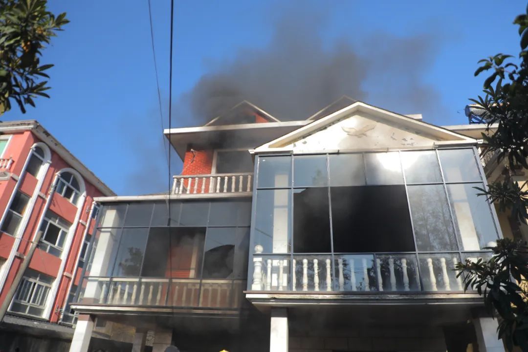 18秒飙到900℃！再次提醒：不要入户