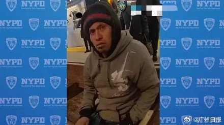 美国一男子在地铁把一女子点燃,33岁嫌疑男子被逮捕 美国一男子在地铁把一女子点燃,33岁嫌疑男子被逮捕