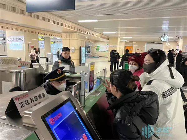 太阳岛雪博会试开园,哈尔滨地铁太阳岛站客流平稳 太阳岛雪博会试开园,哈尔滨地铁太阳岛站客流平稳