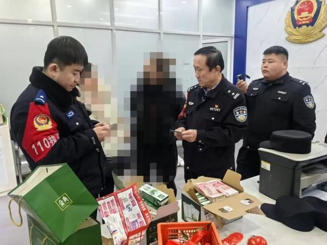 立功了！网约车司机“运钞”到派出所