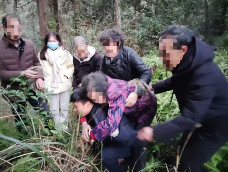无人机喊话+热成像追踪，八旬老人找到了！