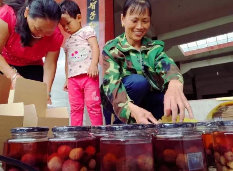 “用四国语言致辞的县长”,是清华博士! “用四国语言致辞的县长”,是清华博士!