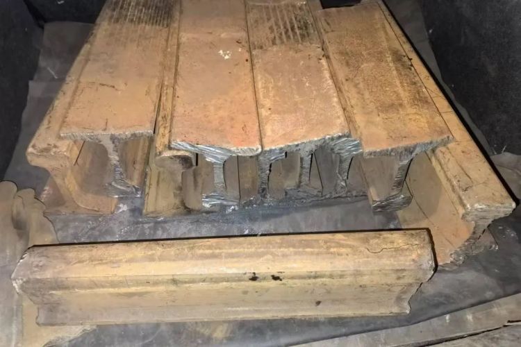 潜入公司“拿取”数百斤废铁？一男子花样偷铁终被抓