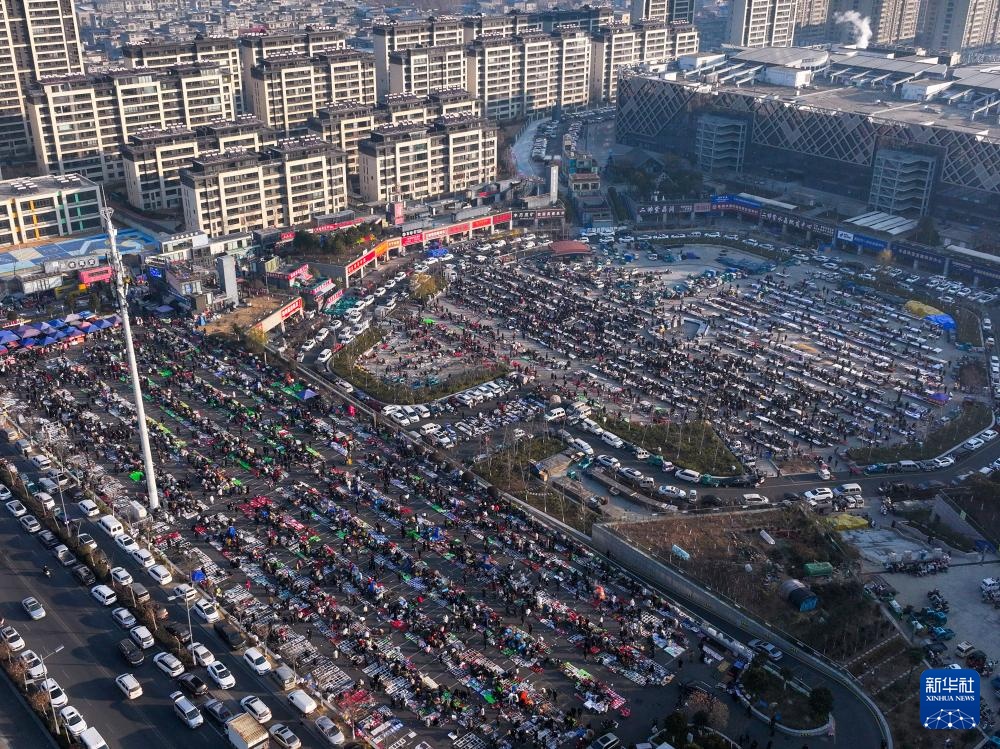 江苏东海：“水晶大集”引客来
