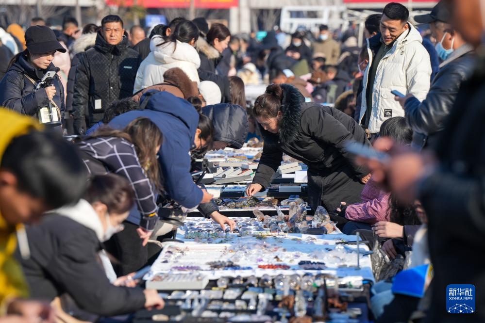 江苏东海：“水晶大集”引客来